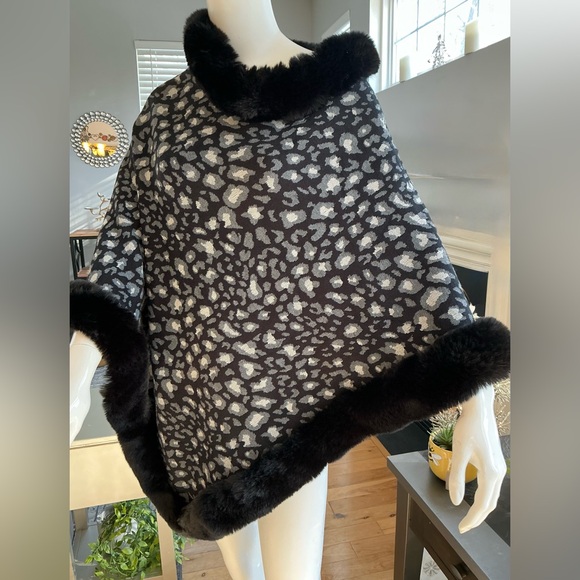 Black Gray White Leopard Print Poncho Faux Fur Trim Elegant Travel Resort Womans - Picture 7 of 7